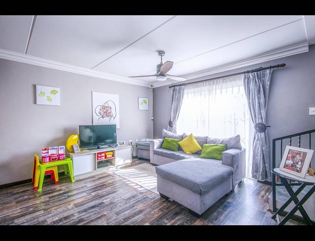 2 BEDROOM TOWNHOUSE FOR SALE IN ALLEN'S NEK